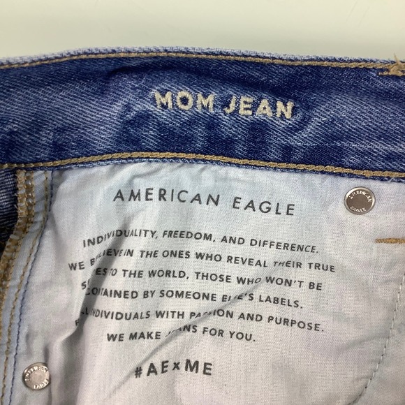AE Mom Jean Ripped & Destroyed hi waisted jeans size 8 Regular EUC - Picture 4 of 10
